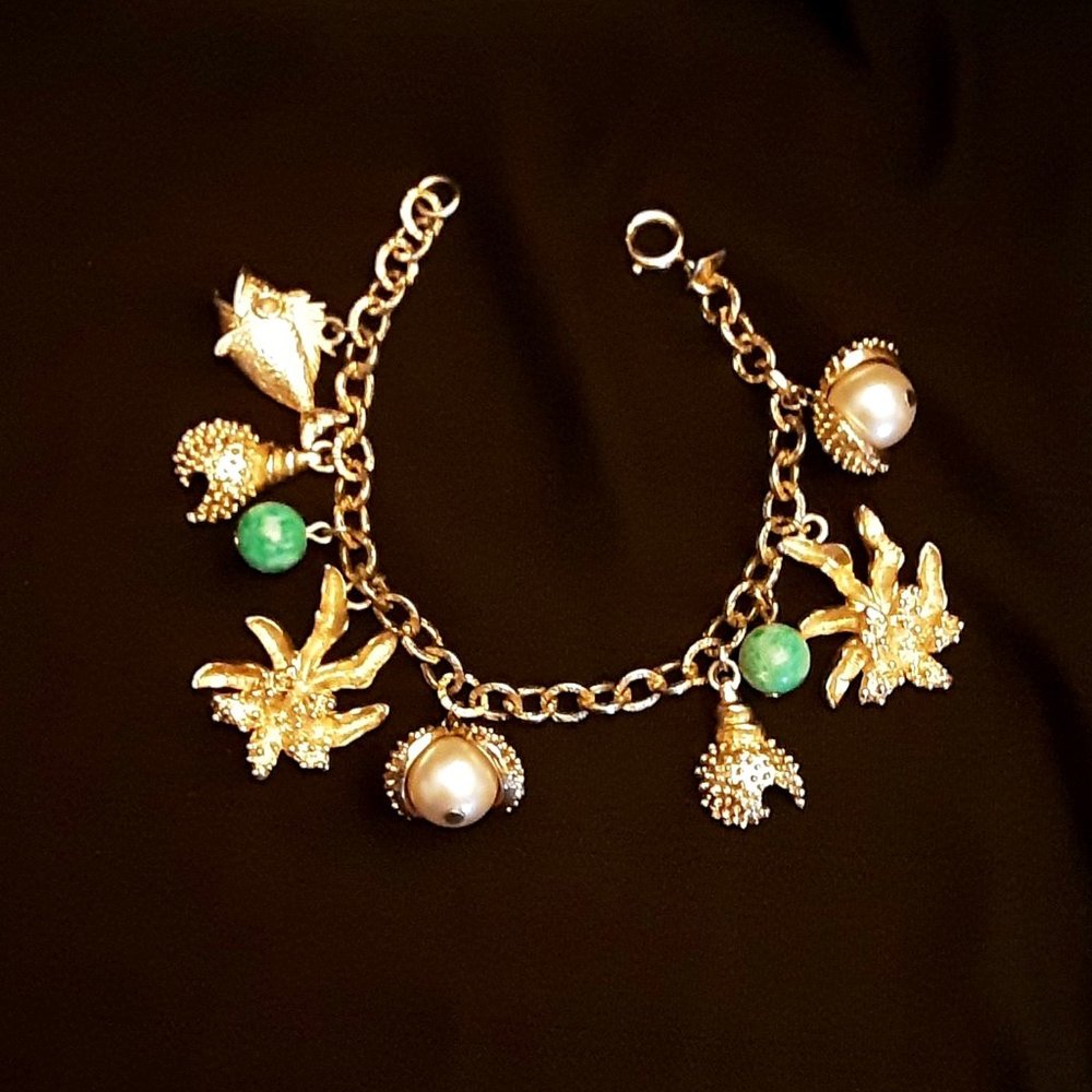Vintage Goldtoned Charm Bracelet Signed Sarah Coventry